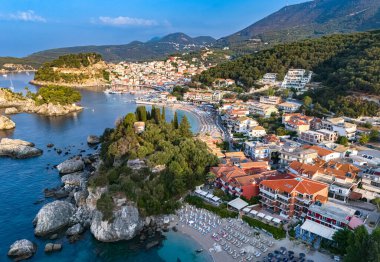 Yunanistan 'ın Epirus kentindeki Preveza bölgesindeki Parga' nın hava manzarası.