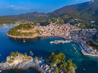 Yunanistan 'ın Epirus kentindeki Preveza bölgesindeki Parga' nın hava manzarası.