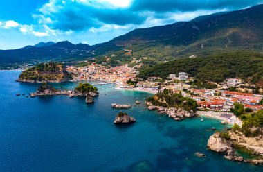 Yunanistan 'ın Epirus kentindeki Preveza bölgesindeki Parga' nın hava manzarası.