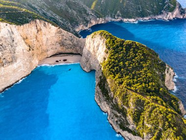 Yunanistan 'ın İyon Adaları' ndaki Zakynthos sahilindeki Navagio Plajı veya Batık Plajı