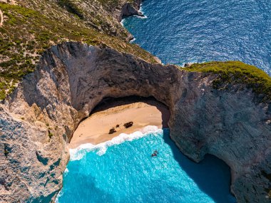 Yunanistan 'ın İyon Adaları' ndaki Zakynthos sahilindeki Navagio Plajı veya Batık Plajı
