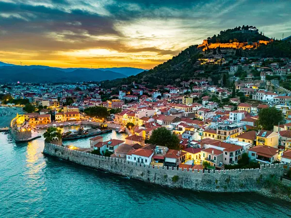 Yunanistan 'ın Korint Körfezi yakınlarındaki Aetolia-Acarnania kentindeki Nafpaktos kenti