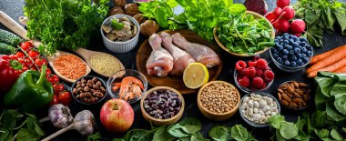 Akıl hastalığını ve beyin sağlığındaki düşüşü azaltmak için oluşturulan zihin diyetini temsil eden gıda ürünleri. Nörodejeneratif Gecikme İçin Akdeniz-DASH Müdahalesi