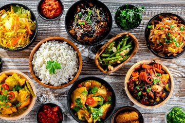 Doğu Asya yemeklerinin çeşitli kompozisyonu.