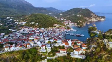 Yunanistan 'ın Epirus kentindeki Preveza bölgesindeki Parga' nın hava manzarası
