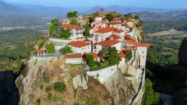 Doğu Ortodoks manastırlarıyla Meteora manzarası, Yunanistan