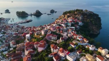 Yunanistan 'ın Epirus kentindeki Preveza bölgesindeki Parga' nın hava manzarası