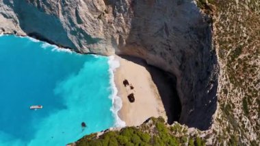 Zakynthos, Yunanistan 'daki Navagio plajı.