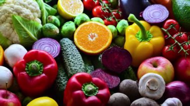 Taze çiğ sebze ve meyve..