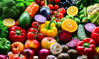 Taze çiğ sebze ve meyve..