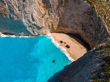 Yunanistan 'ın İyon Adaları' ndaki Zakynthos sahilindeki Navagio Plajı veya Batık Plajı