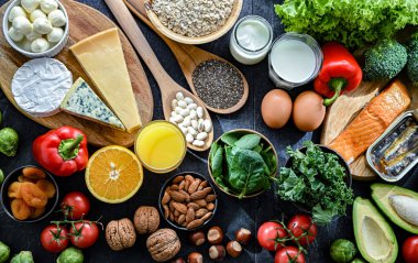 Osteoporoz ve sağlıklı kemikler için önerilen gıda ürünleri.
