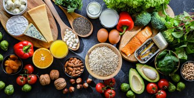 Osteoporoz ve sağlıklı kemikler için önerilen gıda ürünleri.