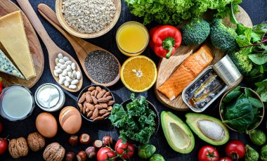 Osteoporoz ve sağlıklı kemikler için önerilen gıda ürünleri.