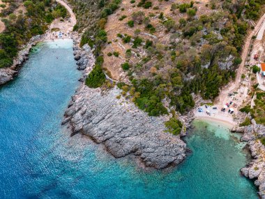 Yunanistan 'ın Zakynthos kıyısındaki Agrimotosikia Plajı.