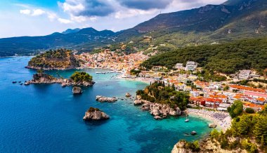 Yunanistan 'ın Epirus kentindeki Preveza bölgesindeki Parga' nın hava manzarası.