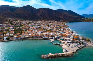 Yunanistan 'ın Laconia kentindeki Monemvasia kentinin havadan görünüşü.