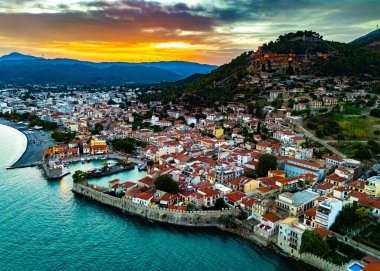 Yunanistan 'ın Korint Körfezi yakınlarındaki Aetolia-Acarnania kentindeki Nafpaktos kenti