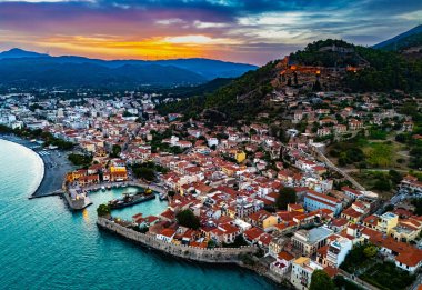 Yunanistan 'ın Korint Körfezi yakınlarındaki Aetolia-Acarnania kentindeki Nafpaktos kenti