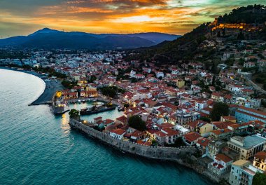 Yunanistan 'ın Korint Körfezi yakınlarındaki Aetolia-Acarnania kentindeki Nafpaktos kenti