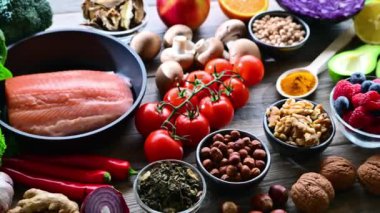 Anti-inflamatuar diyeti temsil eden gıdalar.