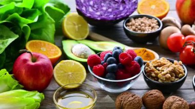 Anti-inflamatuar diyeti temsil eden gıdalar.