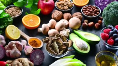 Anti-inflamatuar diyeti temsil eden gıdalar.