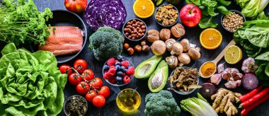 Anti-inflamatuar diyeti temsil eden gıdalar.