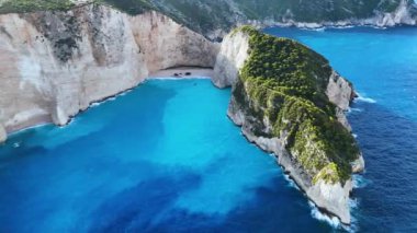 Yunanistan 'ın İyon Adaları' ndaki Zakynthos sahilindeki Navagio Plajı veya Batık Plajı