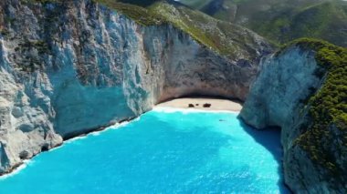 Yunanistan 'ın İyon Adaları' ndaki Zakynthos sahilindeki Navagio Plajı veya Batık Plajı