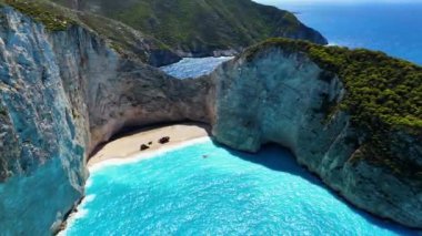 Yunanistan 'ın İyon Adaları' ndaki Zakynthos sahilindeki Navagio Plajı veya Batık Plajı
