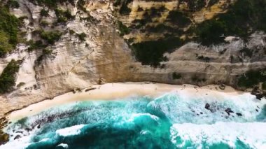 Endonezya 'daki Nusa Penida Adası' ndaki Elmas Plajı 'nın havadan görüntüsü