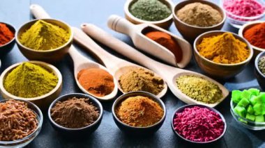 Baharatlar ve otlar.