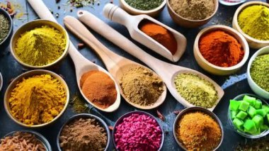 Baharatlar ve otlar.