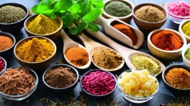 Baharatlar ve otlar.