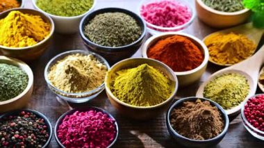 Baharatlar ve otlar.