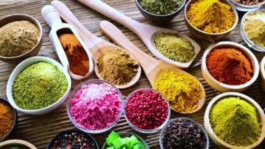 Baharatlar ve otlar.