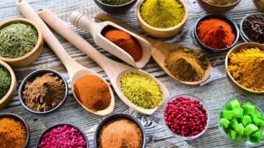 Baharatlar ve otlar.