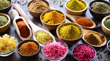 Baharatlar ve otlar.