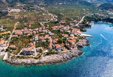Yunanistan 'ın Mani Yarımadası' ndaki Kardamyli köyünün hava manzarası, Messenia.