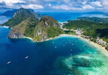 Filipinler, Palawan Adası 'nın kuzeyindeki El Nido' da Corong Corong Plajı
