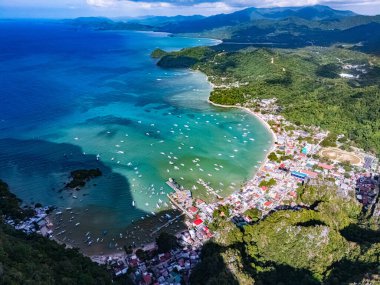 Filipinler 'in Palawan Adası' nın kuzeyindeki El Nido 'nun hava manzarası.