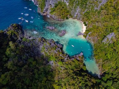 El Nido, Palawan, Filipinler yakınlarındaki Cadlao Adası 'ndaki Cadlao Gölü..