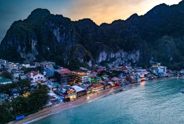 Filipinler 'in Palawan Adası' nın kuzeyindeki El Nido 'nun hava manzarası.