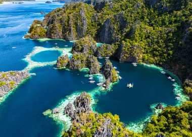 Filipinler 'in Palawan eyaletindeki Coron Adası' nda İkiz Göl.