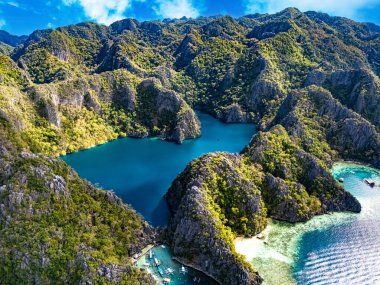 Filipinler 'in Palawan eyaletindeki Coron Adası' ndaki Baracuda Gölü.