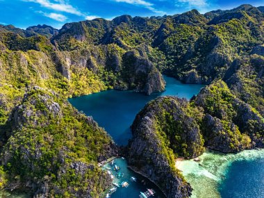 Filipinler 'in Palawan eyaletindeki Coron Adası' ndaki Baracuda Gölü.