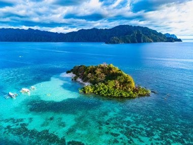 Filipinler 'in Palawan ilindeki Coron yakınlarındaki CYC Adası.