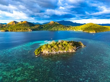 CYC Adası ve Filipinler 'in Palawan eyaletinde Coron yakınlarındaki Uson Adası.