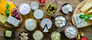 Peynir, süt ve yoğurt gibi çeşitli süt ürünleri..